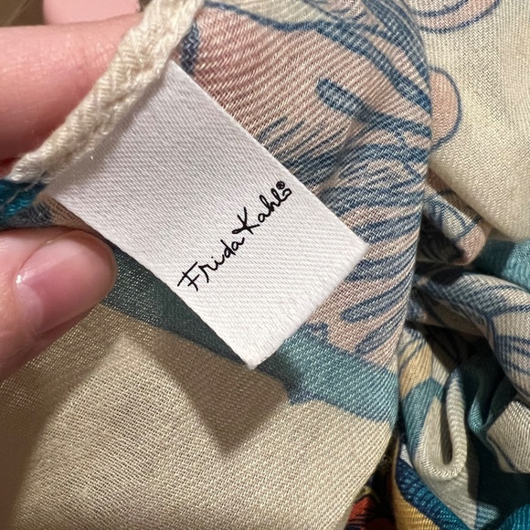 XMAS SALE Iconic Frida Kahlo Large Scarf Shawl - Picture 6 of 8